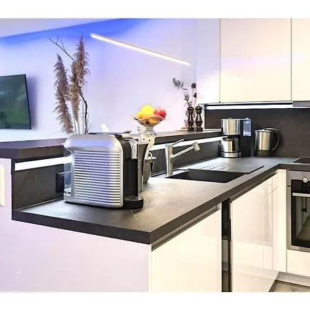 With 1 Bedroom * Loddin